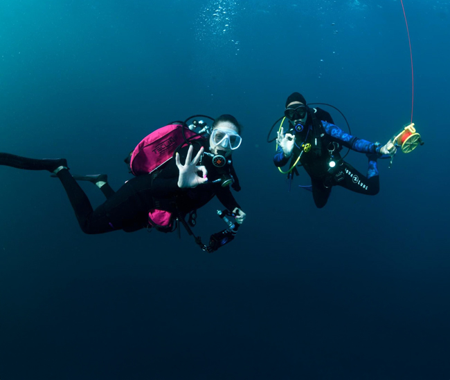 scuba divers